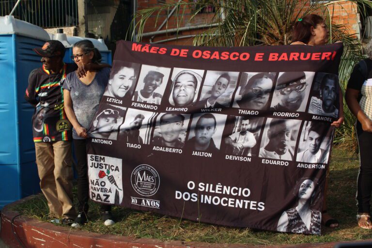 chacina-osasco-e-barueri-maes-fazem-ato-por-memoria-as-familias-formam-uma-rede-de-solidariedade-e-participam-de-protestos-e-julgamentos-foto-rebeca-de-avila-tvt-news