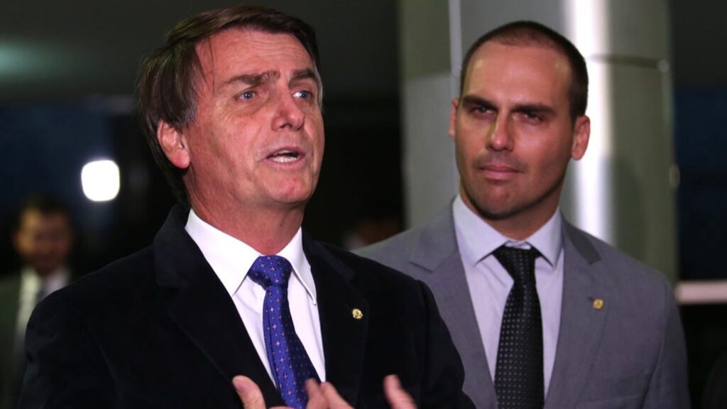 ‘The Economist’ estampa Bolsonaro como golpista e celebra julgamento no STF 2 indiciamento-jair-bolsonaro-eduardo-repercute-imprensa-internacional-fabio-rodrigues-pozzebom-agencia-brasil-tvt-news