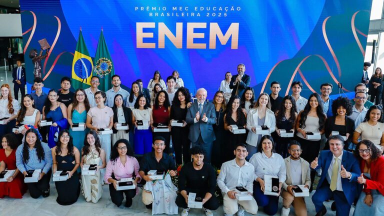 premio-mec-governo-lula-premia-estados-municipios-estudantes-desempenho-escolar-ricardo-stuckert-pr-tvt-news