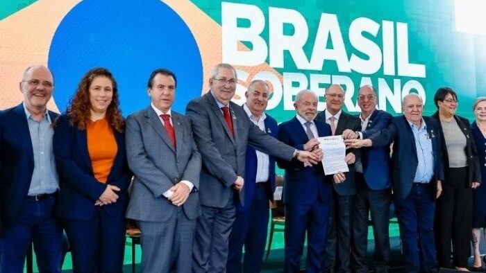centrais-sindicais-apresentam-propostas-de-enfrentamento-ao-tarifaco-documento-apoia-integralmente-a-postura-adotada-pelo-governo-lula-em-defesa-da-soberania-do-pais-foto-antonio-cruz-agencia-brasil-tvt-news
