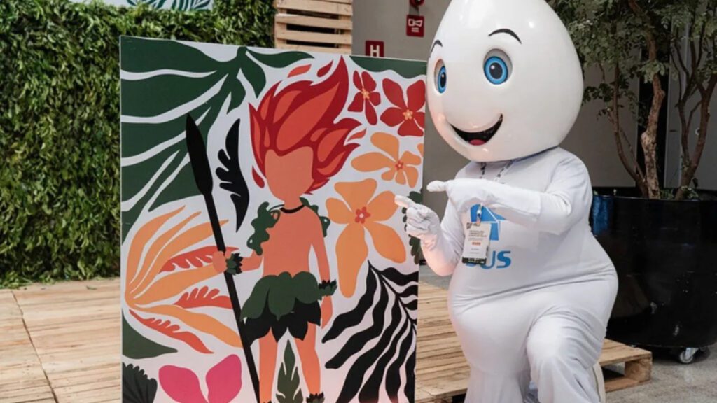 curupira-ze-gotinha:-brasil-levara-sus-para-cop30-o-curupira-lenda-do-folclore-brasileiro-e-o-mascote-da-cop30-foto-rafael-medelima-cop30-tvt-news