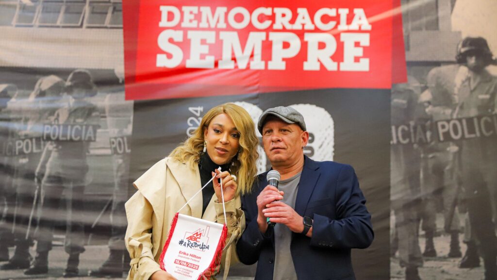 erika-hilton-e-metalurgicos-do-abc-lutam-contra-a-escala-6x1-para-moises-selerges-erika-hilton-e-uma-aliada-fundamental-na-luta-pela-reducao-de-jornada-sem-reducao-de-salarios-e-pelo-fim-da-escala-6x1-foto-adonis-guerra-tvt-news