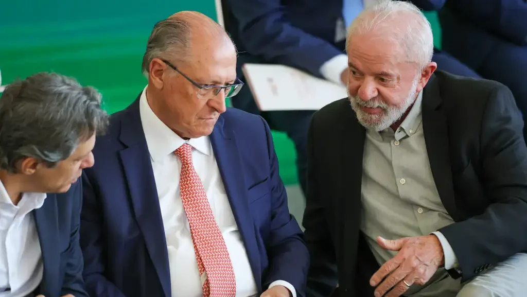 em-entrevista-lula-adianta-pacote-de-alivio-ao-tarifaco-lula-vai-lancar-pacote-de-ajuda-aos-setores-prejudicados-pelo-tarifaco-com-linha-de-credito-de-r-30-bilhoes-e-compras-governamentais-foto-fabio-rodrigues-pozzebom-agenciabrasil-tvt-news