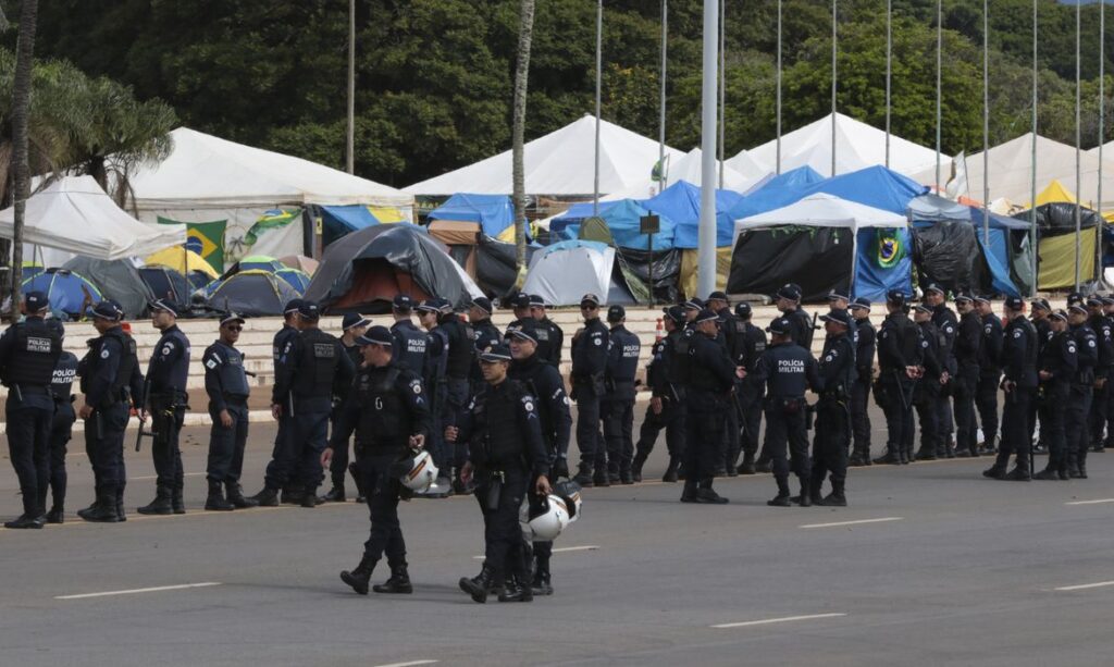 pgr-denuncia-casal-que-arrecadou-r-1-milhao-para-acampamento-golpista--bolsonaristas-acampavam-na-frente-dos-quarteis-pedindo-intervencao-militar--foto--marcello-casal-jr-agencia-brasil-tvt-news