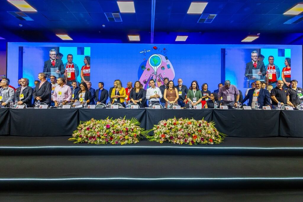 ministro-do-trabalho-critica-avanco-de-pejotizacao-defende-empregos-formais-e-clt-27a-conferencia-nacional-dos-bancarios-no-anhembi-em-sao-paulo-foto-sindicato-dos-bancarios-de-sp-reproducao-tvt-news