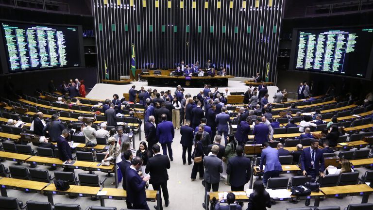 camara-adia-pec-da-blindagem-tvt-news