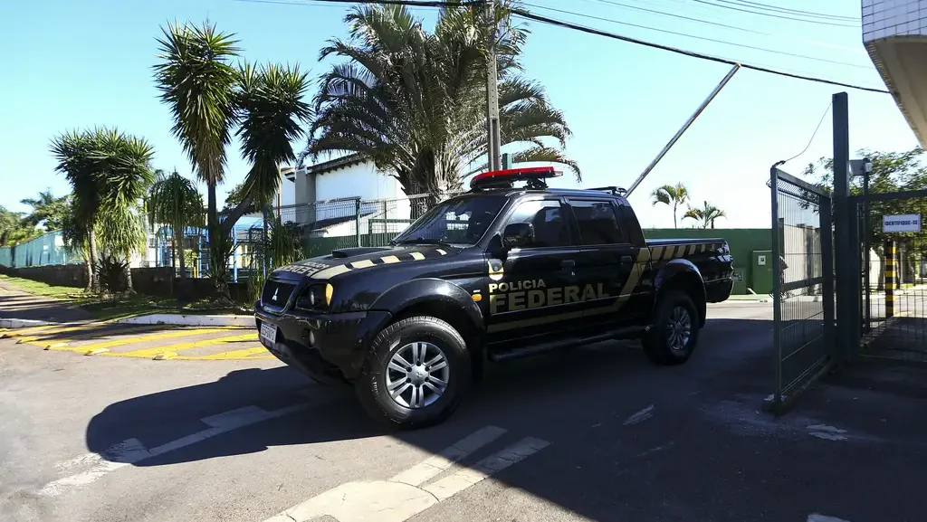 moraes-pede-a-pgr-parecer-sobre-agentes-da-pf-na-casa-de-bolsonaro-diretor-geral-da-pf-andrei-rodrigues-alertou-que-o-sinal-da-tornozeleira-pode-falhar-o-que-permitiria-tempo-habil-para-que-o-custodiado-bolsonaro-empreendesse-uma-fuga-foto-marcelo-camargo-agencia-brasil-tvt-news