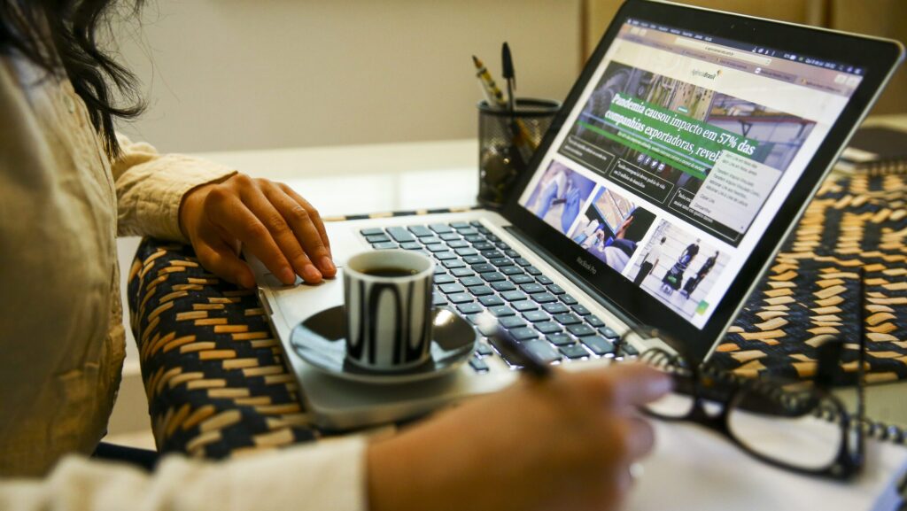 home-office-facilita-a-conciliacao-do-trabalho-profissional-com-as-funcoes-domesticas-para-mulheres-foto-marcelo-camargo-agencia-brasil-tvt-news