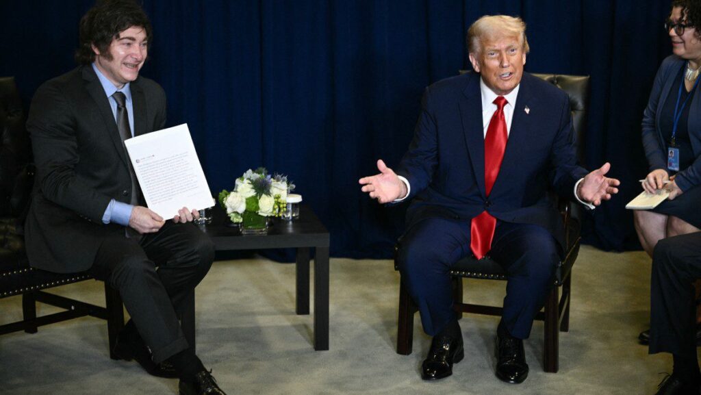 argentina-anuncia-reuniao-trump-milei-na-casa-branca-a-reuniao-ocorrera-12-dias-antes-das-decisivas-eleicoes-legislativas-na-argentina-foto-brendan-smialowski-afp-tvt-news