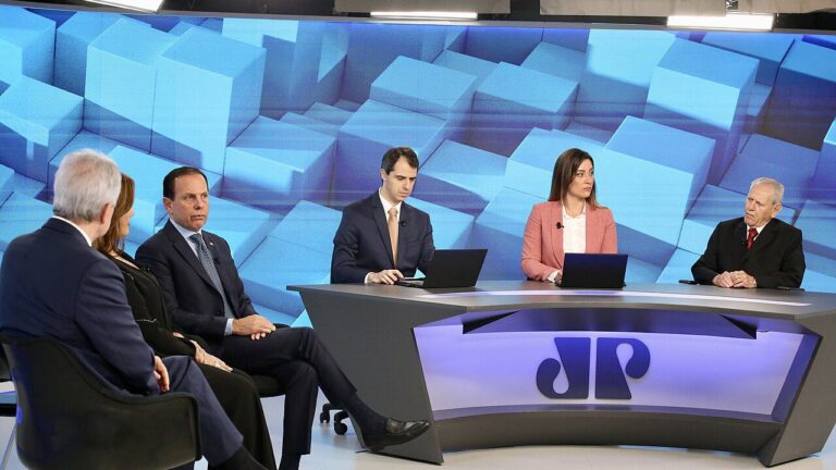 mpf-pede-a-justica-cancelamento-das-outorgas-da-jovem-pan-o-ministerio-publico-federal-mpf-reforcou-pedido-de-cancelamento-de-outorgas-de-radiodifusao-da-emissora-jovem-pan-foto-governo-do-estado-de-sao-paulo-entrevista-para-o-jornal-da-manha-da-radio-e-tv-jovem-pan-em-05-11-2019-wikimedia-commons-tvt-news