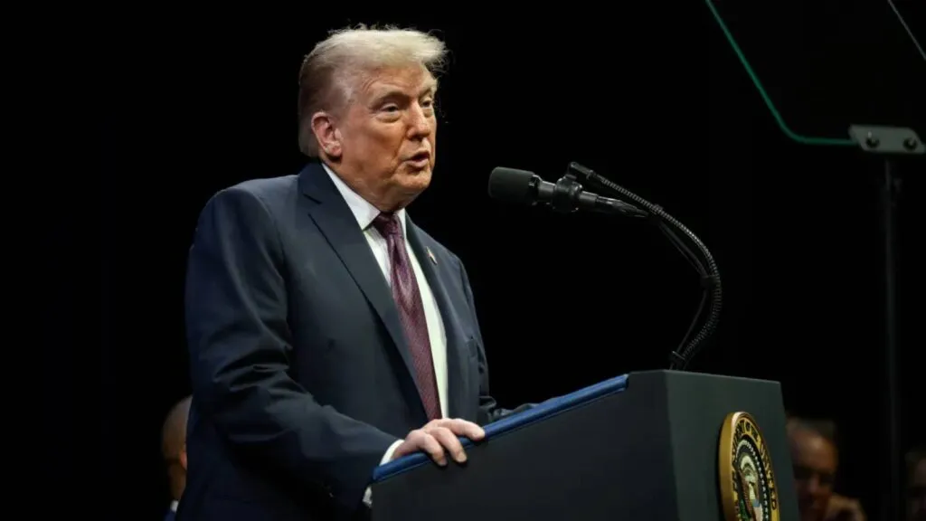 trump-ameaca-cancelar-licencas-de-tvs-e-radios-que-criticam-governo-kimmel-nao-e-uma-pessoa-talentosa-e-eles-deveriam-te-lo-demitido-ha-muito-tempo-disse-trump-foto-casa-branca-tvt-news