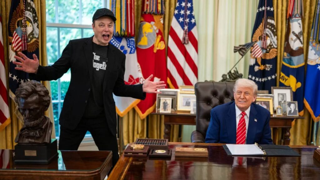 livro-revela-alianca-entre-big-techs-e-complexo-militar-para-guerras-dataficadas-musk-chegou-a-ser-ministro-de-trump-demonstrando-o-poder-das-big-techs-foto-casa-branca-tvt-news