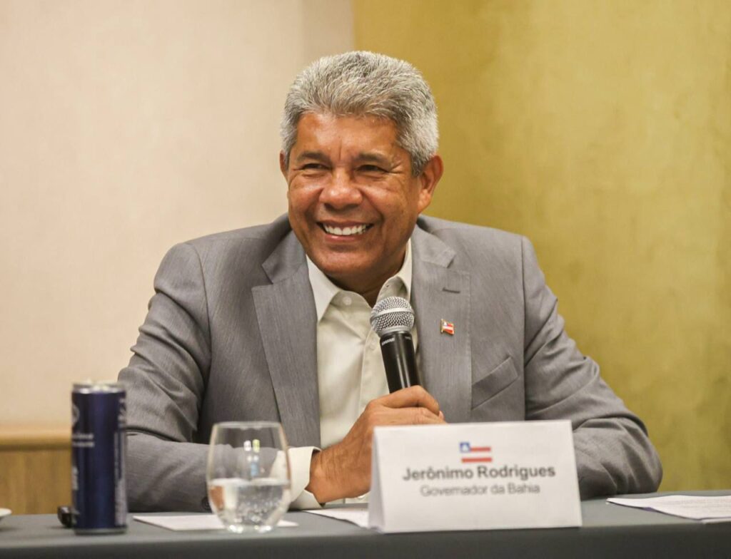 Governador da Bahia cobra apoio da União na segurança e alerta para prejuízos das barreiras comerciais 1 Jerônimo-Rodrigues-em-coletiva-com-jornalistas-progressistas-em-São-Paulo -Foto -Adriel-Francisco -TVT-News