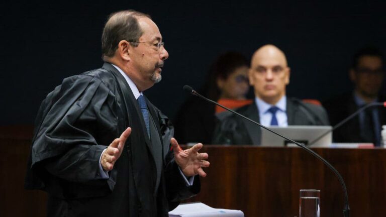 julgamento-de-bolsonaro-ao-vivo-acompanhe-o-segundo-dia-com-militares-no-banco-dos-reus-alexandre-de-moraes-presta-atencao-aos-argumentos-defesa-de-bolsonaro-foto-gustavo-moreno-stf-tvt-news