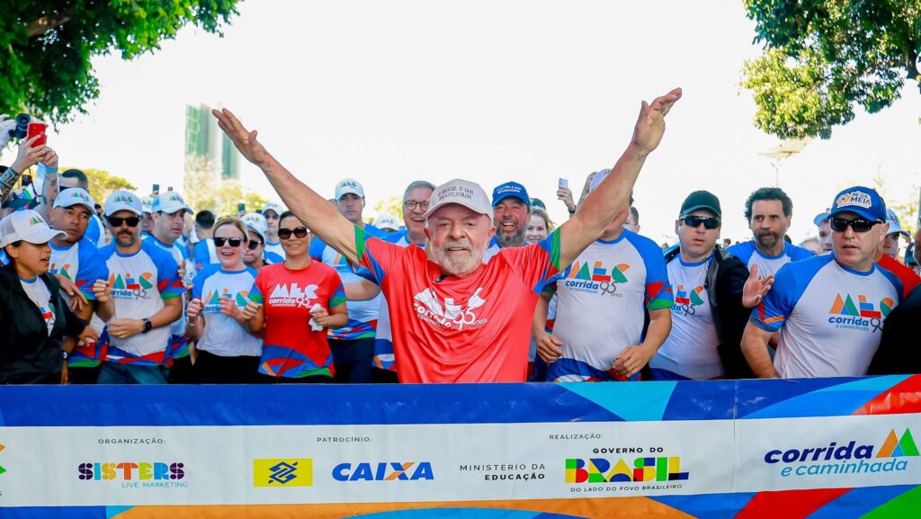 na-corrida-mec-95-anos-lula-mostra-que-esta-em-forma-e-o-brasil-segue-soberano-lula-e-ministros-particpam-da-corrida-que-comemora-o-aniversario-do-mec-saude-do-presidente-esta-em-dia-foto-ricardo-stuckert-tvt-news