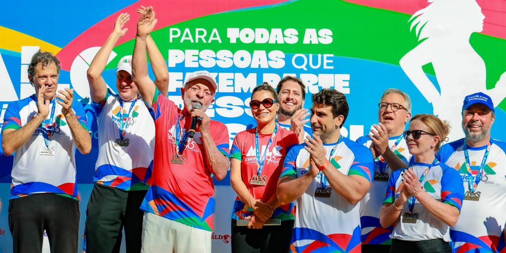 na-corrida-mec-95-anos-lula-mostra-que-esta-em-forma-e-o-brasil-segue-soberano-lula-e-ministros-particpam-da-corrida-que-comemora-o-aniversario-do-mec-saude-do-presidente-esta-em-dia-foto-ricardo-stuckert-tvt-news