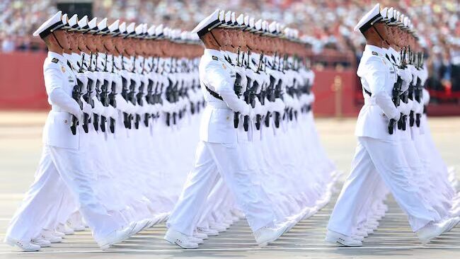 Em desfile, Xi Jinping exibe poder da China e propõe nova ordem mundial 1 em-desfile-xi-jinping-exibe-poder-da-china-e-propoe-nova-ordem-mundial---desfile-exibe-pode-militar-chines-durante-as-comemoracoes-dos-80-anos-do-fim-da-segunda-guerra-no-pacifico---foto--xinhua---extra-news-mundo---tvt-news