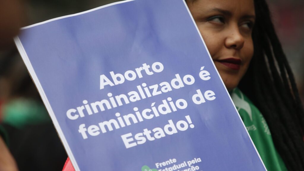 deputados-podem-retroceder-aborto-legal-no-brasil-entidades-fazem-manifestacao-pela-legalizacao-do-aborto-em-frente-ao-masp-foto-paulo-pinto-agencia-brasil-tvt-news