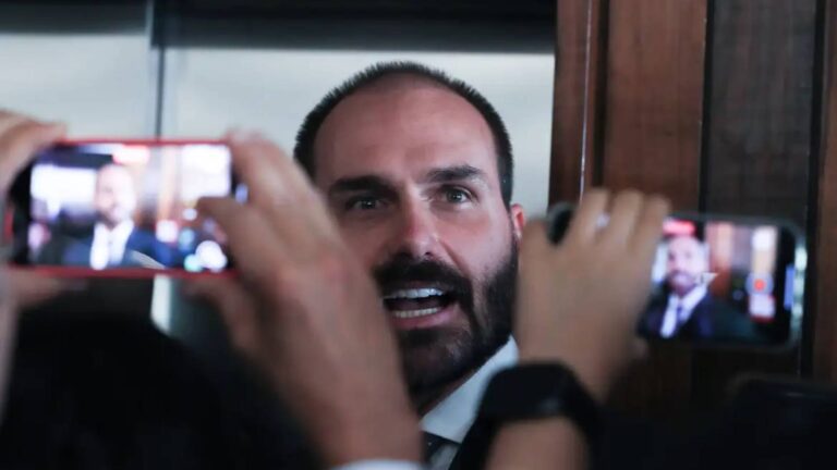moraes-pede-manifestacao-da-pgr-sobre-pedido-de-prisao-preventiva-de-eduardo-bolsonaro-tvt-news
