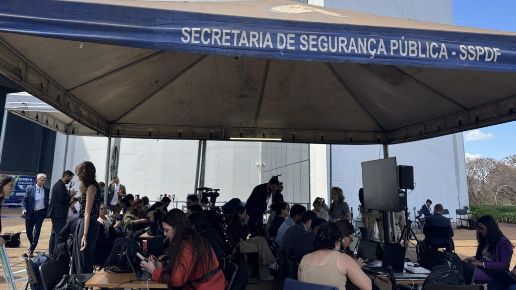 Julgamento de Bolsonaro ao vivo: assista ao julgamento mais importante da história 1 julgamento-de-bolsonaro-ao-vivo-assista-ao-julgamento-mais-importante-da-historia-imprensa-acompanha-julgamento-de-bolsonaro-mais-de-500-profissionais-de-imprensa-estao-credenciados-foto-yuri-torres-tvt-news