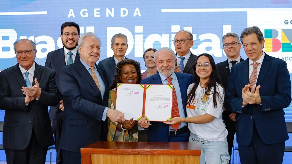 conheca-as-medidas-do-governo-lula-para-proteger-dados-e-criancas-na-internet-sancao-do-projeto-de-lei-n-2628-2022-sobre-protecao-de-criancas-e-de-adolescentes-em-ambientes-digitais-estatuto-da-crianca-e-do-adolescente-digital-eca-digital-foto-ricardo-stuckert-pr-tvt-news