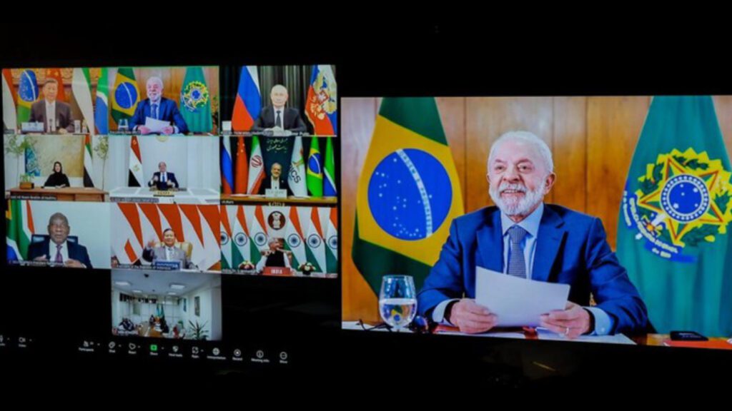 brics-tem-poder-para-ser-nova-lideranca-e-politica-de-trump-e-um-fracasso-para-o-mundo-os-lideres-dos-paises-do-brics-discutiram-nesta-segunda-feira-8-como-ampliar-os-mecanismos-de-comercio-entre-as-nacoes-do-bloco-de-paises-emergentes-o-presidente-lula-organizou-uma-cupula-virtual-com-o-objetivo-de-coordenar-estrategias-centradas-no-multilateralismo-foto-ricardo-stuckert-pr-tvt-news