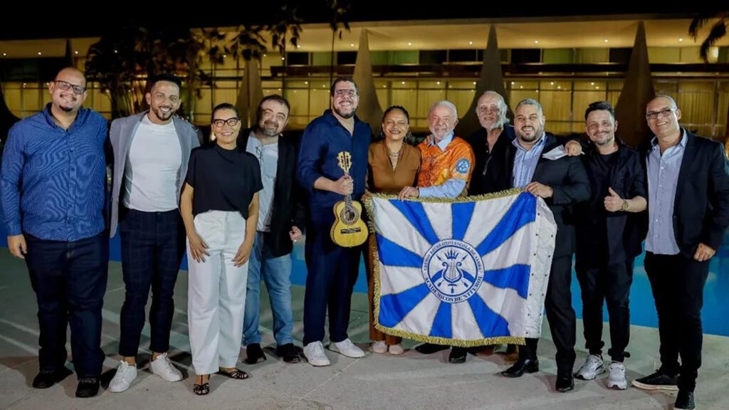 O Tribunal Superior Eleitoral (TSE) rejeitou hoje (12), por unanimidade, dois pedidos de liminar apresentados pelos partidos Novo e Missão contra o presidente Luiz Inácio Lula da Silva, o Partido dos Trabalhadores (PT) e a escola de samba Acadêmicos de Niterói