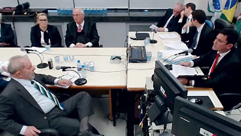 Bolsonaro e militares devem fugir do STF para não encarar a Justiça 2 bolsonaro não vai. Lula encarou. Foto: Reprodução