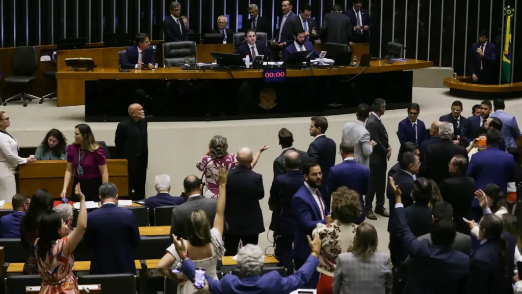 Câmara aprova urgência do PL da Anistia para golpistas 1 camara-vota-urgencia-do-projeto-da-anistia-para-golpistas-em-uma-semana-camara-dos-deputados-vira-as-costas-para-a-opiniao-publica-com-a-votacao-de-duas-medidas-impopulares-foto-foto-lula-marques-agencia-brasil-tvt-news