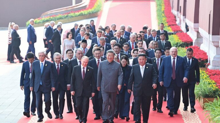 Em desfile, Xi Jinping exibe poder da China e propõe nova ordem mundial 4 em-desfile-xi-jinping-exibe-poder-da-china-e-propoe-nova-ordem-mundial-presidentes-da-russia-e-da-coreia-do-norte-participaram-do-desfile-na-china-foto-xinhua-extra-news-mundo-tvt-news