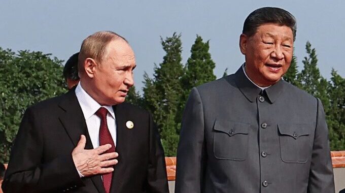 Em desfile, Xi Jinping exibe poder da China e propõe nova ordem mundial 3 em-desfile-xi-jinping-exibe-poder-da-china-e-propoe-nova-ordem-mundial---desfile-exibe-pode-militar-chines-durante-as-comemoracoes-dos-80-anos-do-fim-da-segunda-guerra-no-pacifico---foto--xinhua---extra-news-mundo---tvt-news
