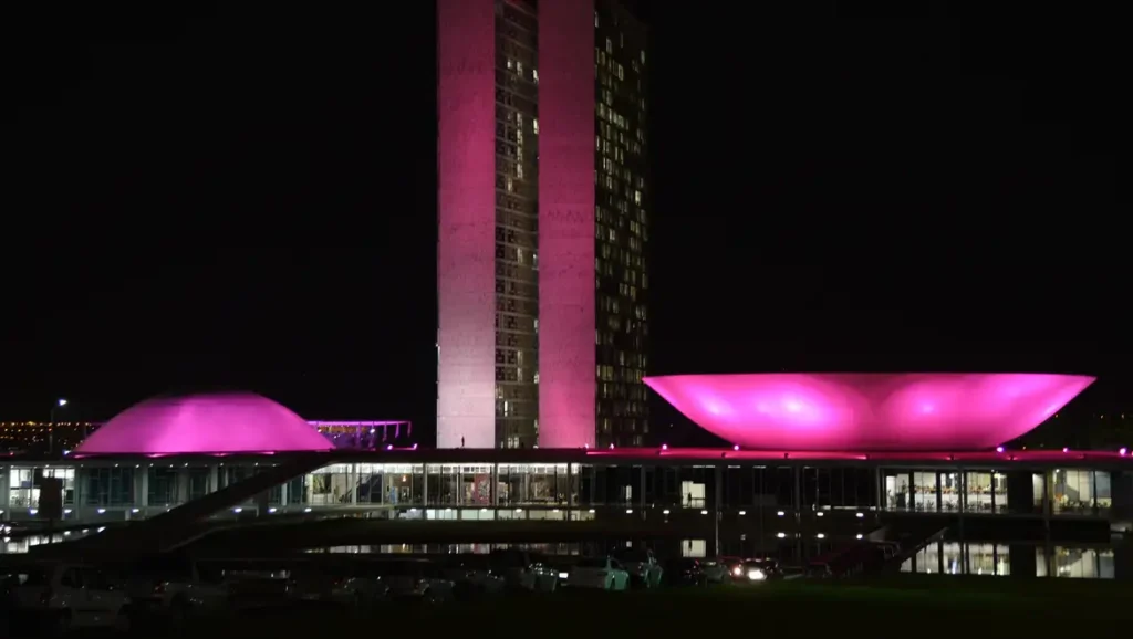 outubro-rosa-deteccao-precoce-pode-garantir-ate-95-de-cura-no-outubro-rosa-predios-sao-iluminados-para-lembrar-a-campanha-de-prevencao-ao-cancer-de-mama-foto-valter-campanato-agencia-brasil-tvt-news