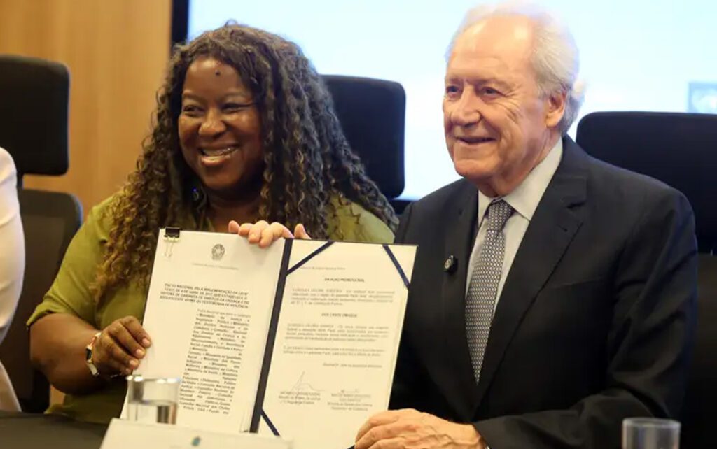 Governo anuncia classificação indicativa para apps e nova faixa etária 1 ministra-macae-evaristo-ministro-ricardo-lewandowski-durante-anuncio-acoes-2025-estrategia-crescer-em-paz-valter-campanato-agencia-brasil-tvt-news-classificacao-indicativa