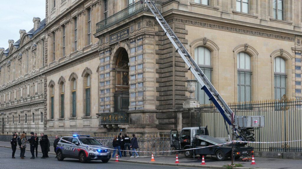 museu-do-louvre-roubo-foto-afp-tvt-news
