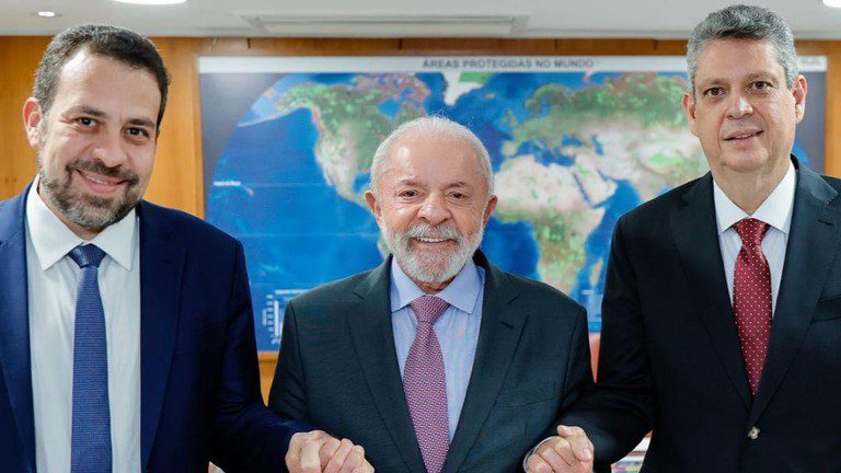 boulos-e-ministro-do-governo-lula-boulos-foi-o-deputado-federal-mais-votado-de-sao-paulo-e-agora-assume-ministerio-do-governo-lula-foto-instagram-boulos-tvt-news