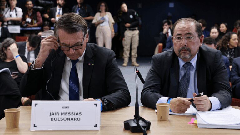 recursos-de-bolsonaro-e-outros-reus-devem-comecar-a-ser-julgados-em-7-de-novembro-bolsonaro-e-aliados-no-banco-dos-reus-durante-julgamento-da-trama-golpista-foto-ton-molina-stf-tvt-news