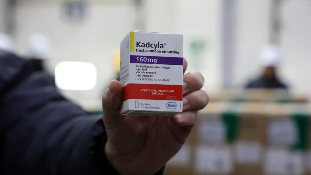 brasil-recebe-lote-medicamento-tratar-cancer-de-mama-sus-rovena-rosa-agencia-brasil-tvt-news