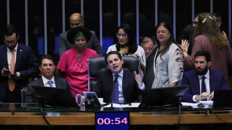 TVTNews 7 camara-dos-deputados-aprova-licenca-menstrual-de-ate-2-dias-licenca-valera-para-as-trabalhadoras-com-carteira-assinada-empregadas-domesticas-e-estagiarias-foto-lula-marques-abr-tvt-news