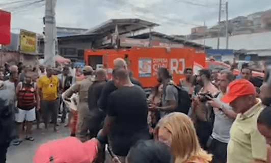 Pelo menos 60 corpos foram enfileirados no Complexo da Penha 1