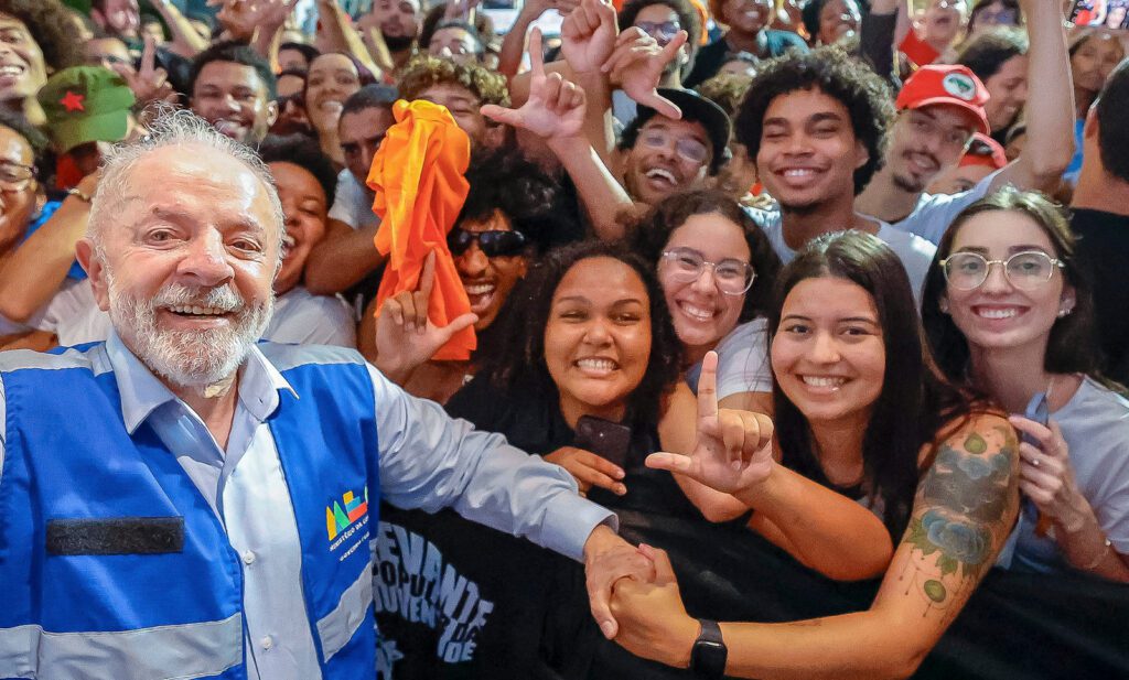 Lula faz 80 anos: as políticas públicas que transformaram a vida dos brasileiros 1 lula-estudantes-inauguracao-nova-sede-universidade-federal-fluminense-uff-campos-ricardo-stuckert-pr-tvt-news