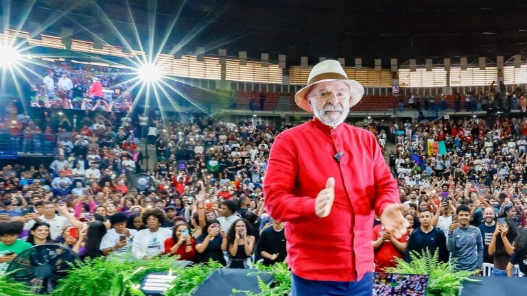 aulao-para-o-enem-com-o-lula-encontro-com-os-alunos-da-rede-de-cursinhos-populares-cpop-presidente-lula-se-encontra-com-estudantes-da-rede-de-cursinhos-populares-cpop-que-se-preparam-para-o-enem-no-ginasio-adib-moyses-dib-em-sao-bernardo-do-campo-no-abc-paulista-foto-ricardo-stuckert-pr-tvt-news