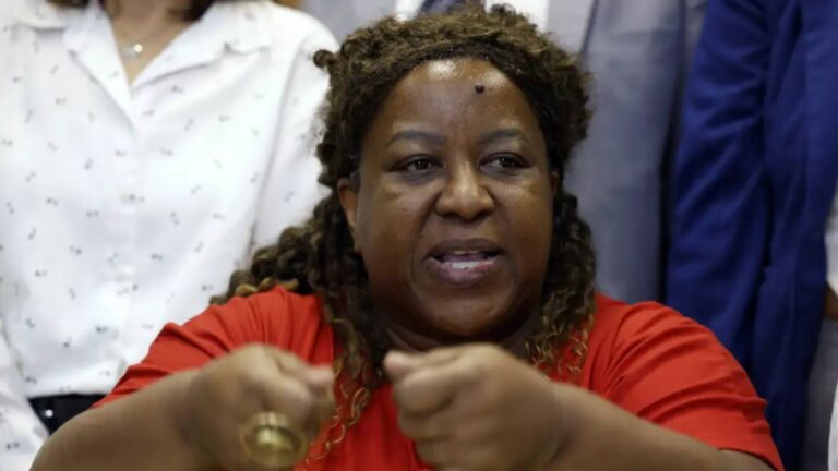 TVTNews 4 ministra-quer-pericia-independente-apos-reuniao-com-familias-no-rio-macae-evaristo-condenou-a-operacao-chamada-de-abominavel-e-um-horror-foto-tania-rego-agenciabrasil-tvt-news