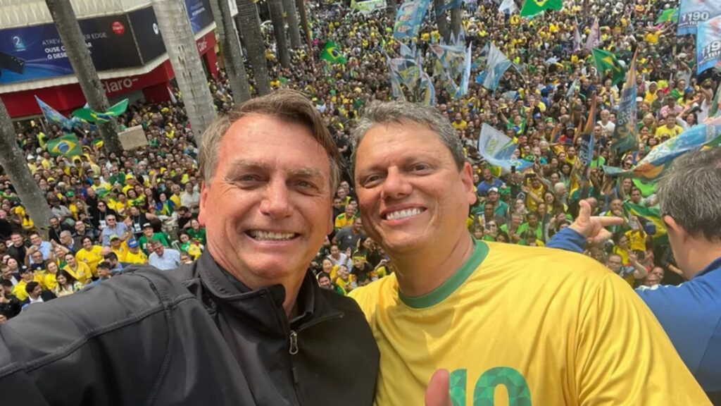Tarcísio durante manifestação bolsonarista ao lado do ex-presidente condenado Jair Bolsonaro. Foto: Reprodução/Redes Sociais