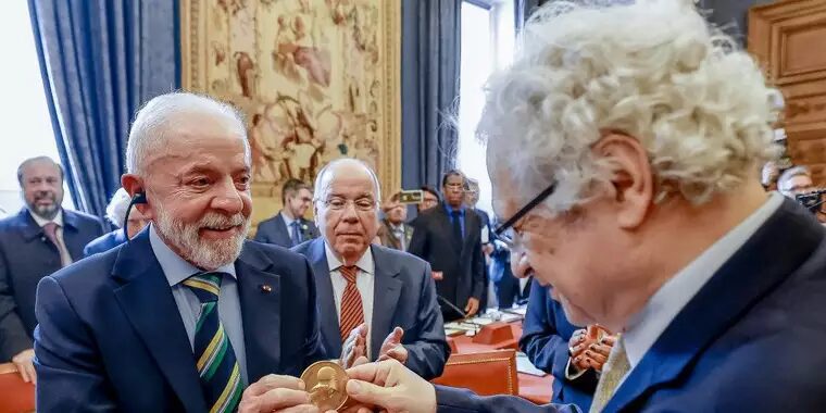 Lula 80 anos: um dos maiores ganhadores de títulos honoris causa do Brasil 6 lula-80-anos-luiz-inacio-lula-da-silva-aniversario-presidente-lula-80-anos-de-lula-honoris-causa-tvt-news
