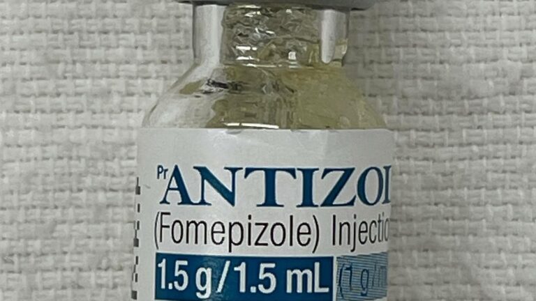 antidoto-para-metanol-ministerio-da-saude-recebe-2-5-mil-unidades-de-fomepizol-ampola-de-fomepizol-antidoto-para-uso-intravenoso-deve-ser-aplicado-por-profissionais-da-saude-foto-doutor-james-via-wikimedia-commons-tvt-news