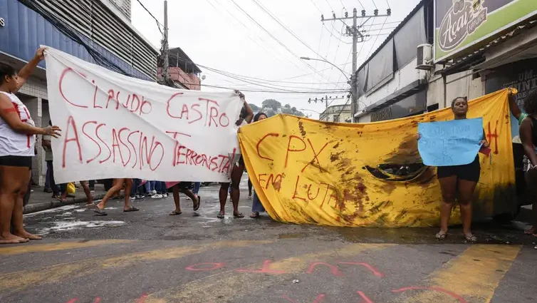 TVTNews 1 nesta-sexta-31-brasil-tem-atos-contra-politica-de-exterminio-no-rio-moradores-protestam-contra-execucoes-na-comunidade-da-vila-da-penha-foto-tania-rego-agencia-brasil-tvt-news