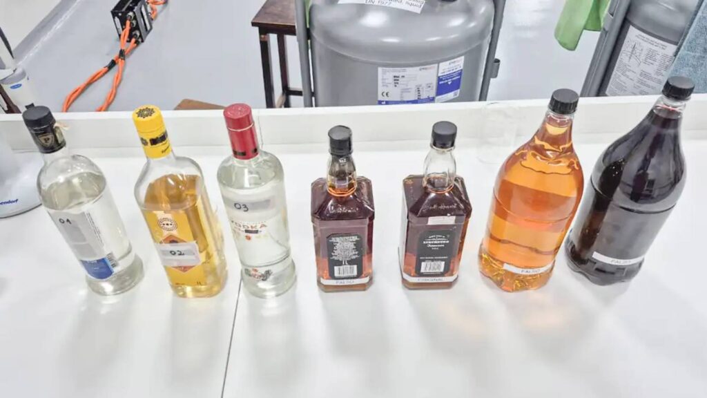 fabrica-clandestina-de-bebidas-usava-etanol-adulterado-de-postos-responsaveis-podem-responder-por-associacao-criminosa-e-ate-homicidio-culposo-foto-ufpr-divulgacao-tvt-news
