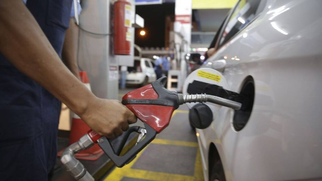 petrobras-reduz-em-4-9-preco-da-gasolina-para-distribuidoras-revisao-para-baixo-do-preco-da-gasolina-e-justificada-pela-queda-das-cotacoes-internacionais-do-petroleo-foto-marcello-casal-jr-agenciabrasil-tvt-news