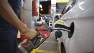 TVTNews 24 petrobras-reduz-em-4-9-preco-da-gasolina-para-distribuidoras-revisao-para-baixo-do-preco-da-gasolina-e-justificada-pela-queda-das-cotacoes-internacionais-do-petroleo-foto-marcello-casal-jr-agenciabrasil-tvt-news