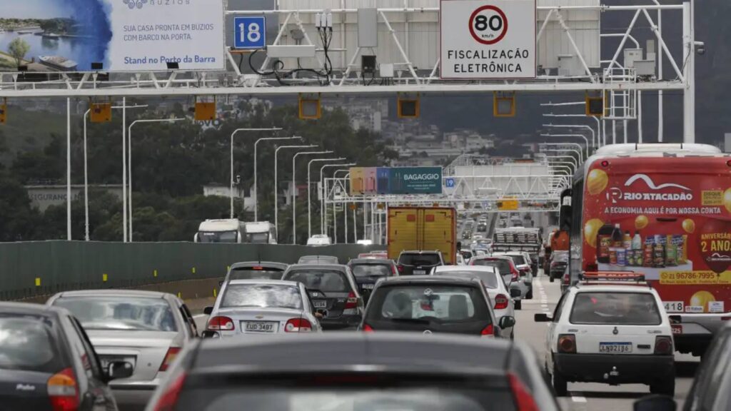 carro-e-o-principal-meio-de-transporte-para-o-trabalho-diz-censo-32-das-pessoas-que-precisam-se-deslocar-pelo-menos-tres-vezes-por-semana-para-o-trabalho-usam-o-automovel-foto-fernando-frazao-agenciabrasil-tvt-news
